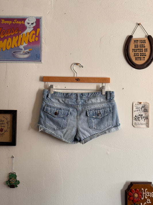 2000s Light Wash Mini Shorts (26)