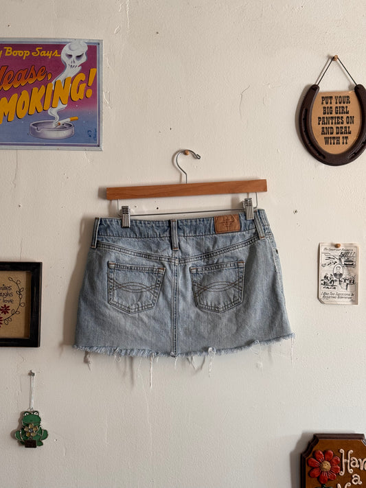 2000s Lightwash Denim Mini Skirt (2)