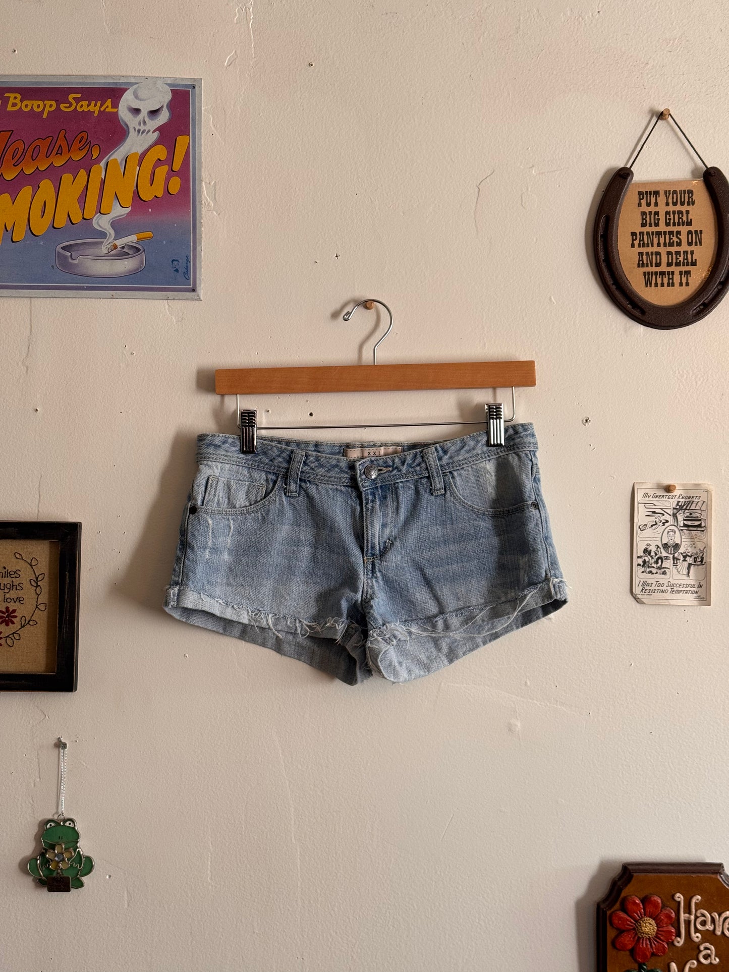 2000s Light Wash Mini Shorts (26)